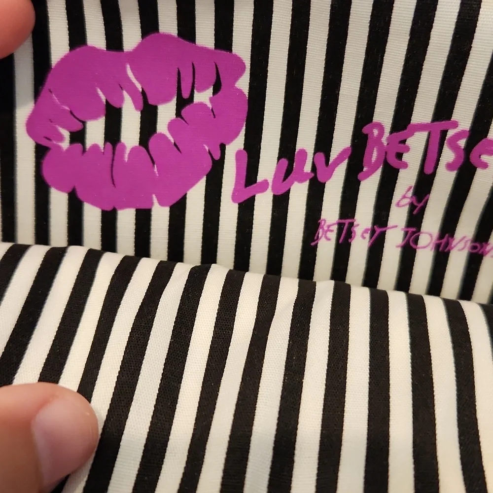 Luv Betsey Cat Face Wristlet - Picture 5 of 8